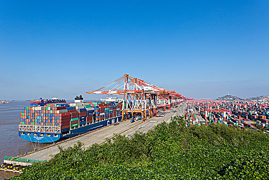 上海洋山深水港集装箱码头