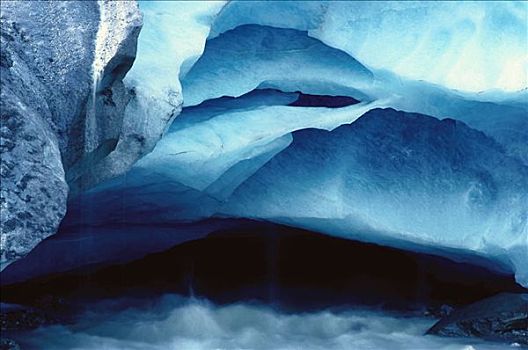 冰,洞穴,阿萨巴斯卡冰川,碧玉国家公园,艾伯塔省,加拿大