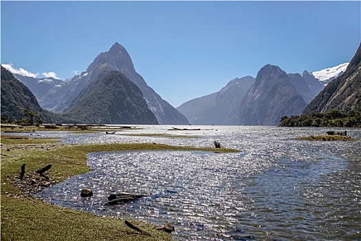 米尔福德峡湾,麦特尔峰