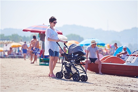 母亲,走,海滩,推,婴儿车