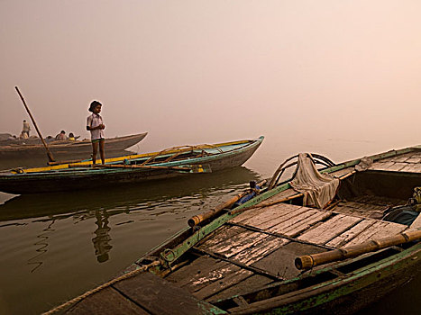 女孩,站立,船,河,恒河,瓦腊纳西,印度