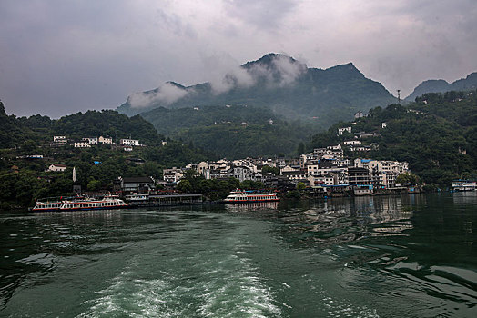 宜昌,三峡人家,长江,运输,航道,民俗,表演,风景,景点,旅游,高山,瀑布,河流,神秘,树木,植被,峡谷,壮观