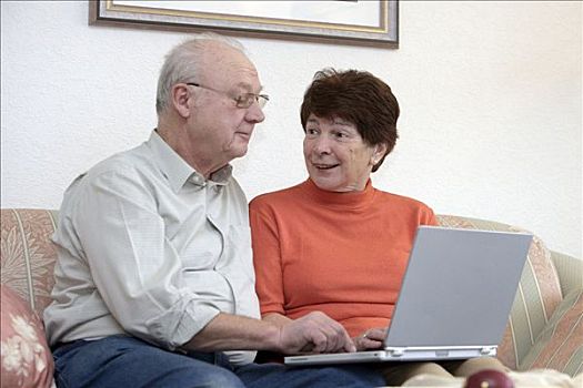 老年,夫妻,老人,笔记本电脑