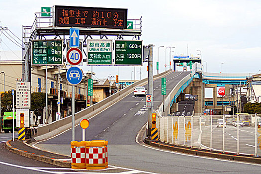 日本,九州,福冈,私家车道,城市,公路,标识,亚洲,大城市,高速公路,市中心,街道,多车道,交通,户外,霓虹,文字,汽车