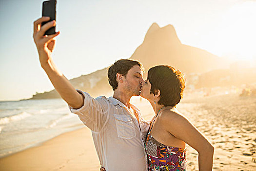 年轻,情侣,摄影,吻,伊帕内玛海滩,巴西