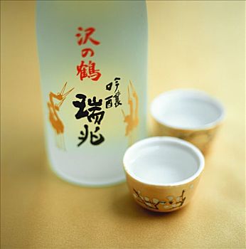 日本米酒,瓶子,碗