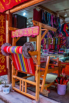 四川省凉山州泸沽湖落水村商家的织布机