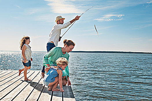 家庭,钓鱼,码头,瑞典