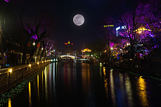 济南护城河夜景