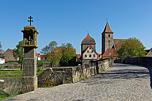 桥,城门,教区教堂,中间,弗兰克尼亚,巴伐利亚,德国,欧洲