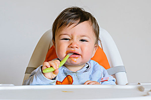 男婴,吃,勺子,高脚椅,棚拍