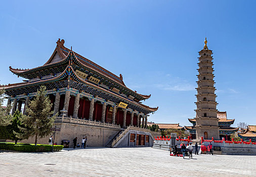 鸠摩罗什寺大雄宝殿和罗什寺塔