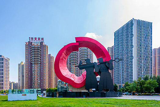 中国辽宁沈阳重型文化广场,持钎人,主题雕塑