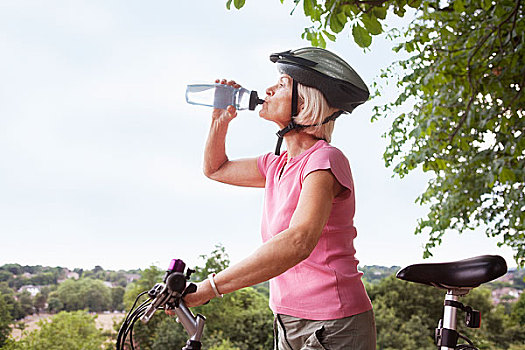 成年,女人,自行车,饮用水