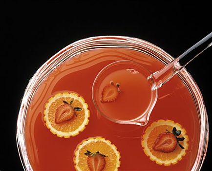 橙子,草莓潘趣酒,五味酒大碗,长柄勺
