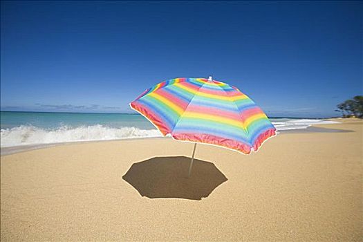 鲜艳,海滩伞,沙子,靠近,海洋
