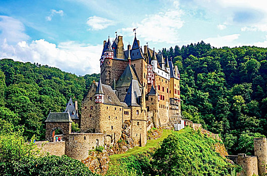 德国埃尔茨城堡全景图