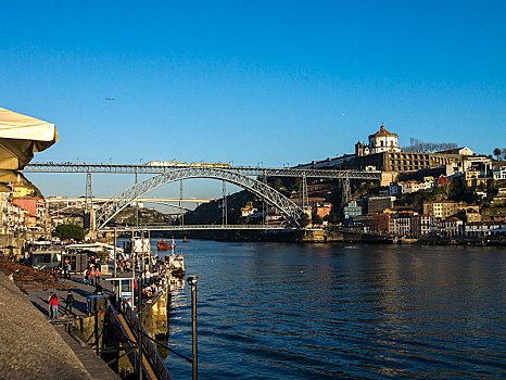 葡萄牙波尔图河上铁桥