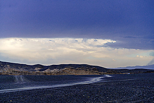 新疆吐鲁番戈壁滩