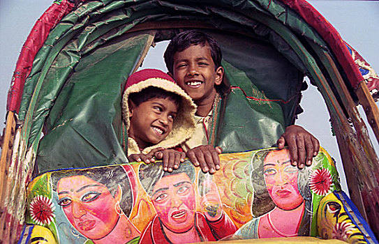 孩子,看,室外,后部,涂绘,达卡,人力车,普通,运输,孟加拉