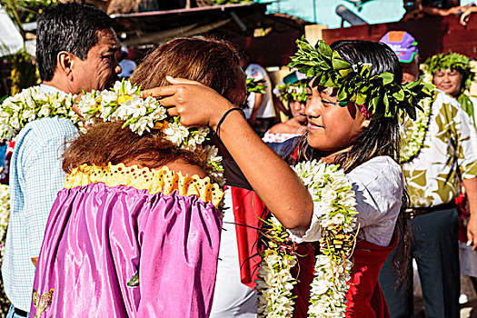 太平洋,法属玻利尼西亚,社会群岛,女人,放置,传统,花环,旅游