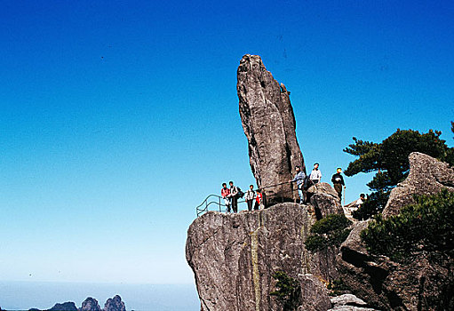 安徽黄山西海飞来石