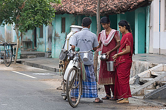 女人,买,清新,牛奶,街道,早晨,印度南部,八月,2007年