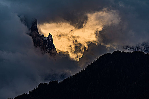 山峰,生动,云,靠近,瓦尔盖尔迪纳,南蒂罗尔,意大利,欧洲