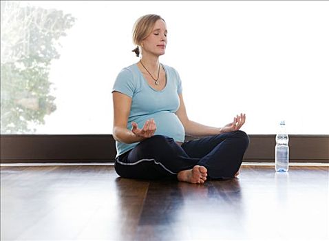 孕妇,瑜伽练习