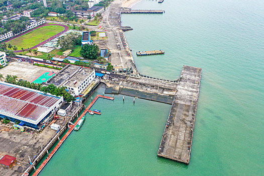 航拍海南海口秀英港,海口港客运站