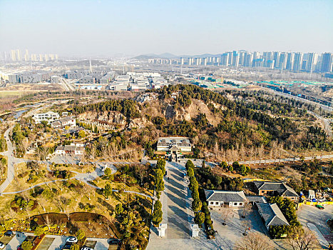 航拍江苏徐州龟山景区龟山汉墓