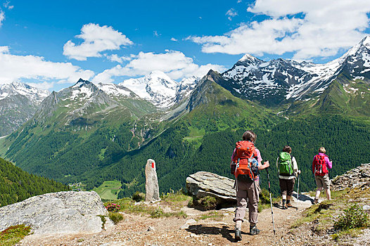 三个,远足,徒步旅行,红色,白色,标记,石头,雪山,靠近,阿尔卑斯山,南蒂罗尔,意大利,欧洲