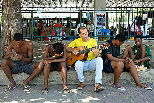 交际,工作,音乐人,给,街道,孩子,吉他,授课,中心,巴西,火车站,里约热内卢,里约热内卢州,南美