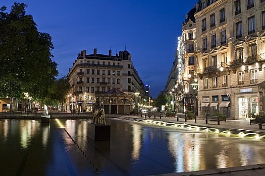 公众广场,晚上,里昂,法国
