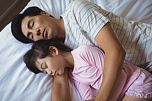 父亲,女儿,睡觉,一起,卧室,在家