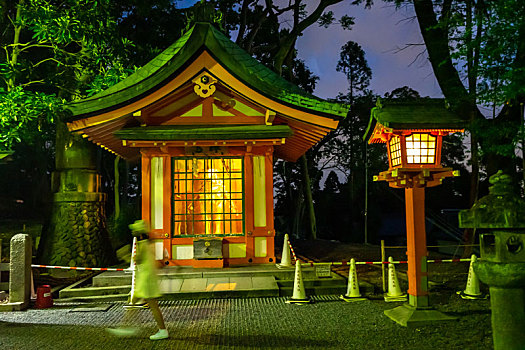 日本京都伏见稻荷大社神马舍夜景