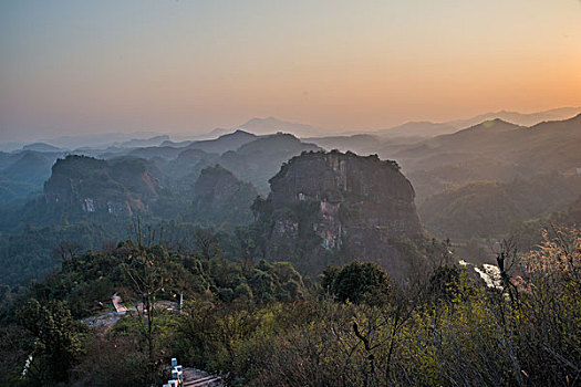 山,丹霞,太阳,蓝天,大气,山脉,驴友,河流,地质公园,丹霞地貌,灌木,树,草,水潭,素材,平面设计