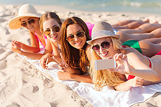 暑假,旅行,科技,人,概念,群体,微笑,女人,墨镜,帽子,制作,智能手机,海滩