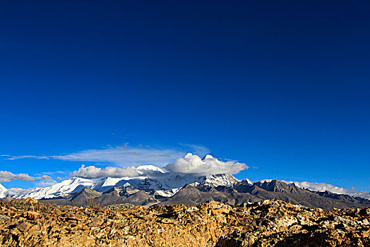 卓木拉日雪山