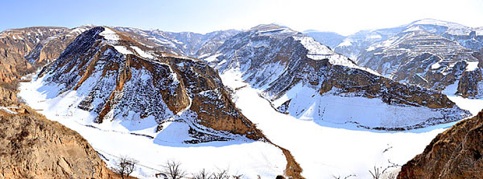 高原雪景