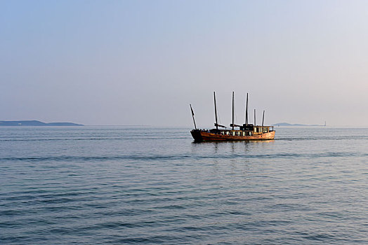 太湖上的木船