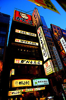 心斋桥·道顿崛是日本大阪第一大的食品街