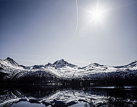 积雪,山脉,图像,反射,前景,峡湾,清晰,苍白,蓝天,飞机,水汽,小路,鲜明,太阳,挪威