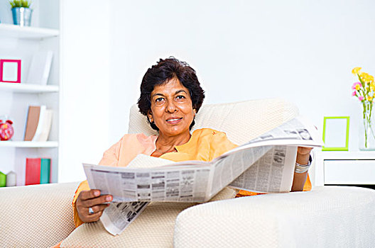 成熟,印度女人,读,报纸