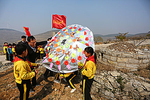 清明时节祭英烈