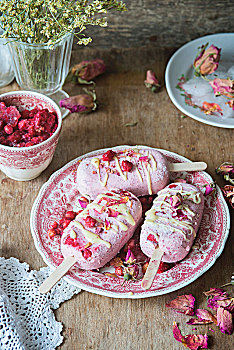 草莓,冰淇淋,野草莓,玫瑰花瓣