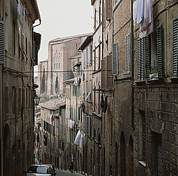 狭窄街道,锡耶纳,意大利