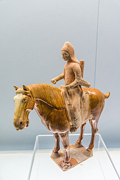 上海博物馆的唐代彩色釉陶骑马女俑