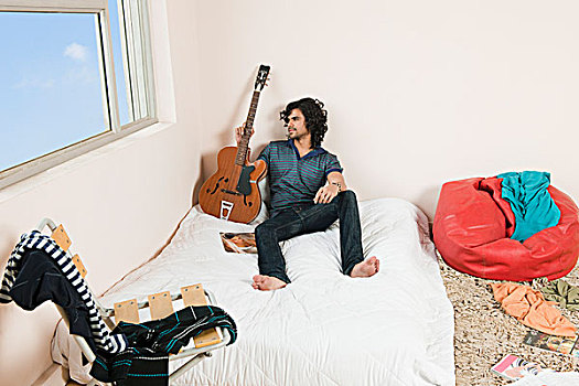俯拍,一个,男人,拿着,吉他,卧室