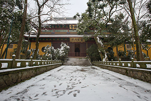 杭州灵隐寺冬天雪景
